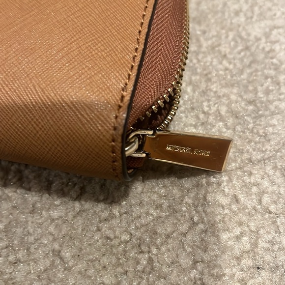 Michael Kors wristlet wallet - Picture 6 of 7